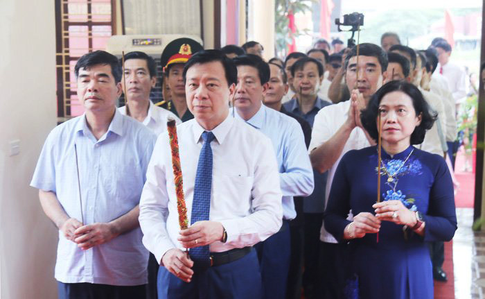 Hải Dương dâng hương tưởng niệm Chủ tịch Hồ Chí Minh nhân kỷ niệm 65 năm Người về thăm